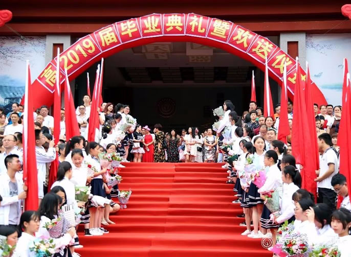 【遂寧東辰】你們?cè)倏纯磳W(xué)校，老師再看看你們 | 遂寧東辰高2019屆畢業(yè)歡送會(huì)