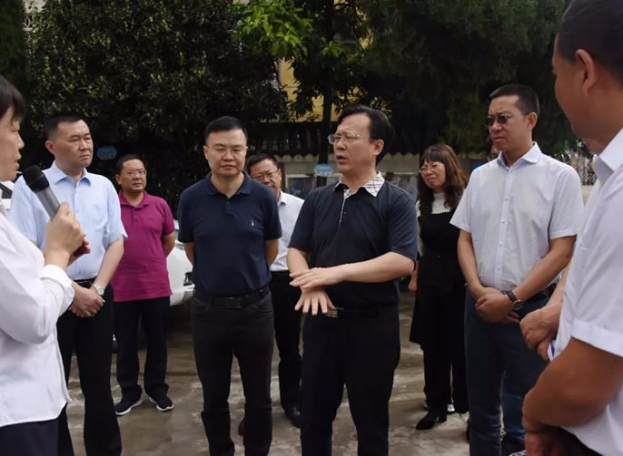 【漢源東辰】雅安市委副書記、市長鄒瑾來我縣看望慰問教師