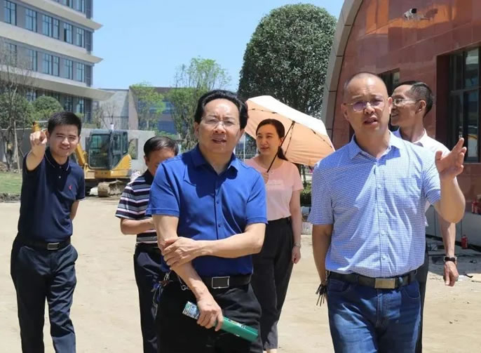 樂山東辰丨綿陽東辰教育集團祝啟程校長蒞臨學(xué)校檢查指導(dǎo)開校工作